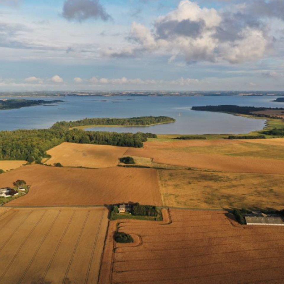 Dronefoto af Isefjorden. Foto: Jan Henningsen