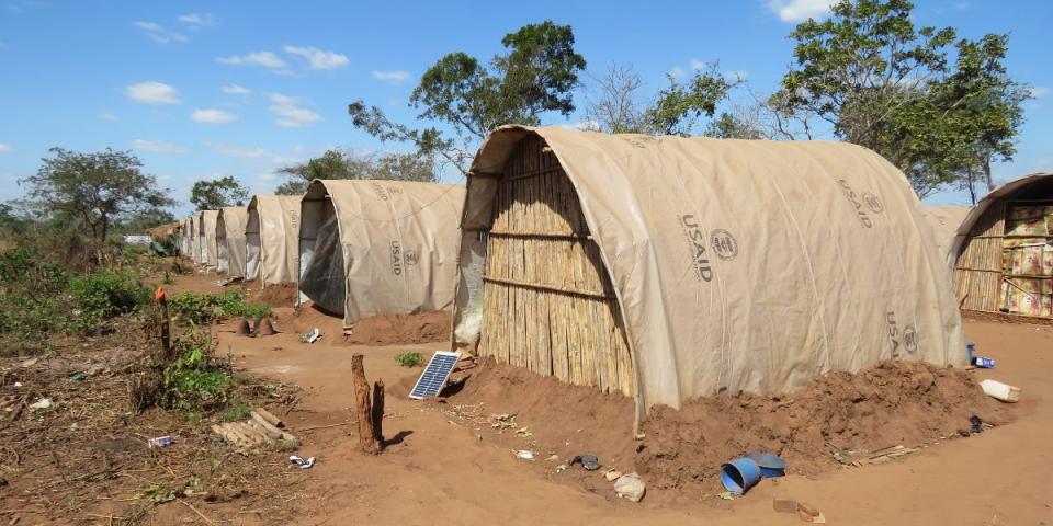 Flytningelejr i det nordlige mozambique, hvor gas udvinding med investeringer fra blandt andet PFA-pension har skabt voldlige uroligheder og sendt mange på flugt. Den historie kan du også læse om i rapporten.Foto: Justica Ambiental